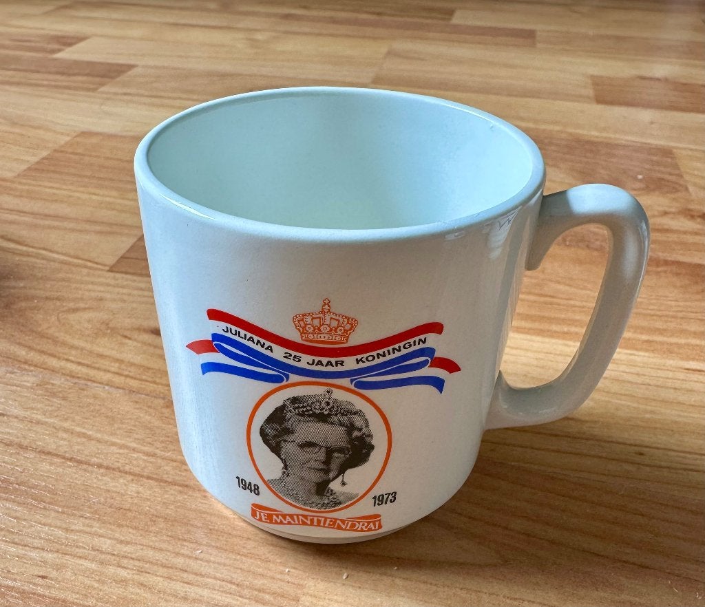 Beker Juliana 25 jaar koningin, Verzamelen, Ophalen of Verzenden, Nieuw, Nederland, Servies