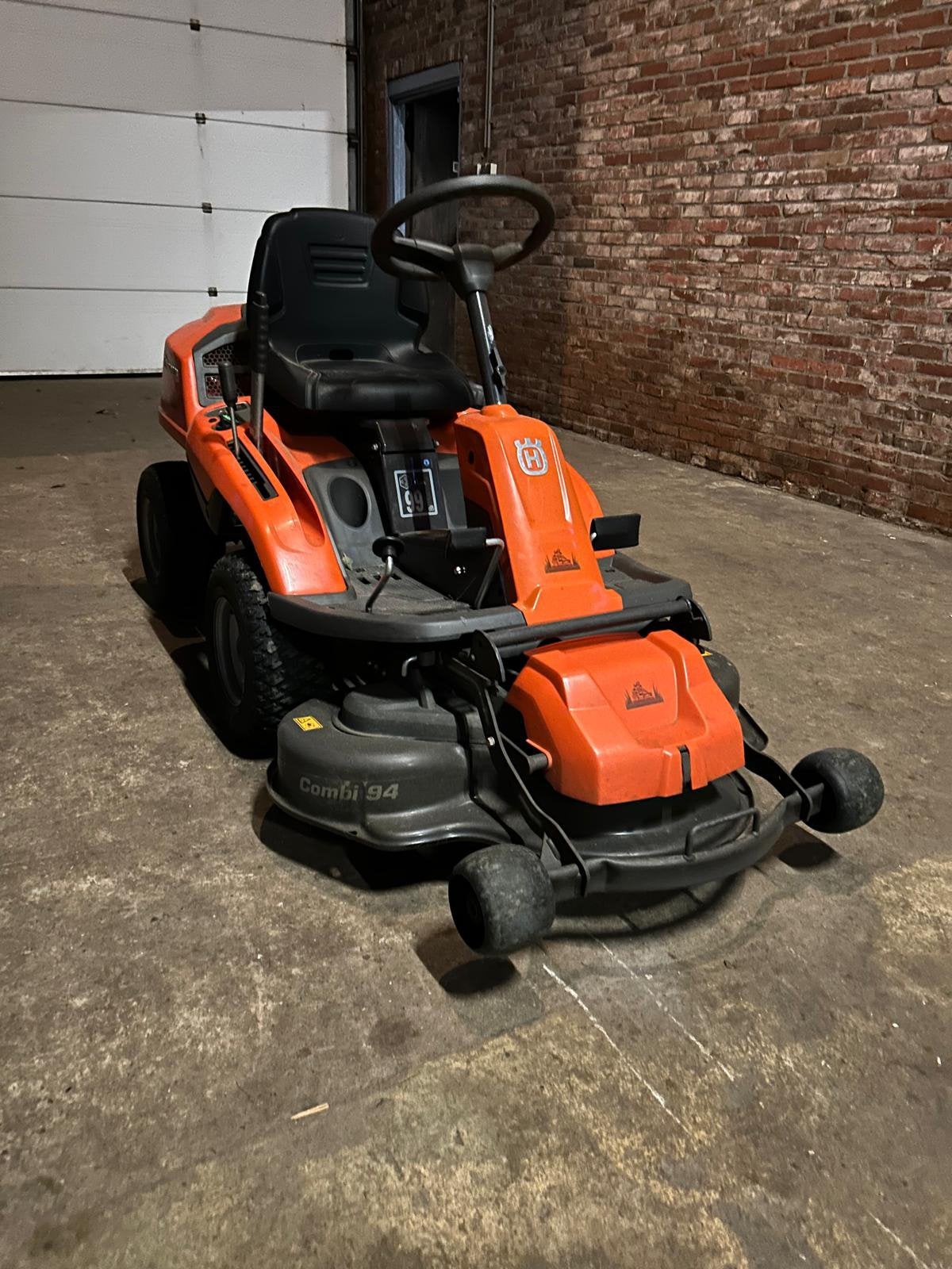 Husqvarna R214C frontmaaier te koop!, Tuin en Terras, Ophalen, Zo goed als nieuw, Elektrische starter, 90 tot 120 cm