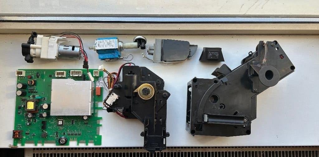 Miele onderdelen uit een Miele CVA 5060, 10 kopjes of meer, Ophalen, Koffiemachine
