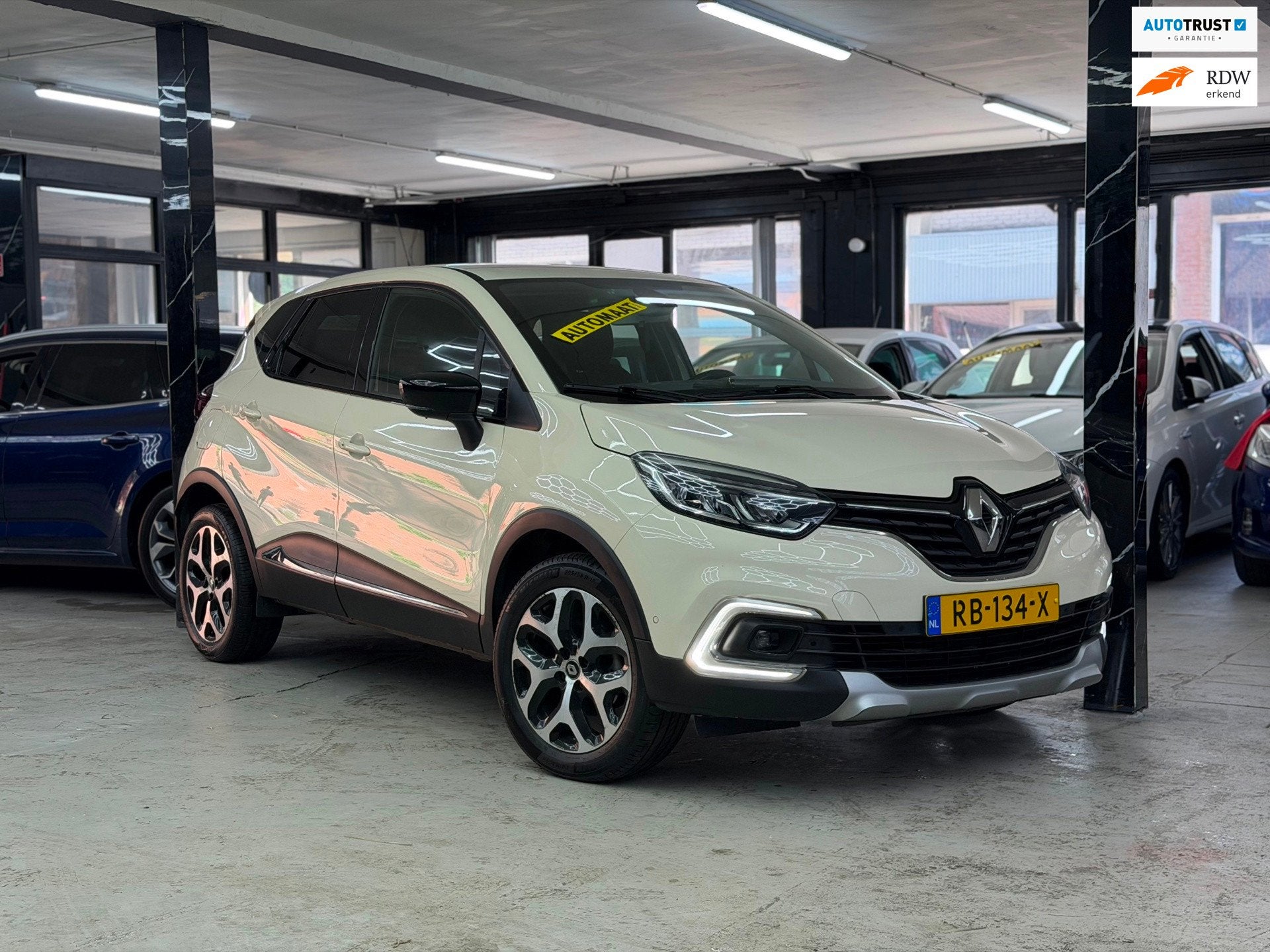 Renault Captur 1.2 TCe Intens Automaat | Camera | Navigatie, Auto's, Renault, Gebruikt, 4 cilinders, Bruin, 635 kg