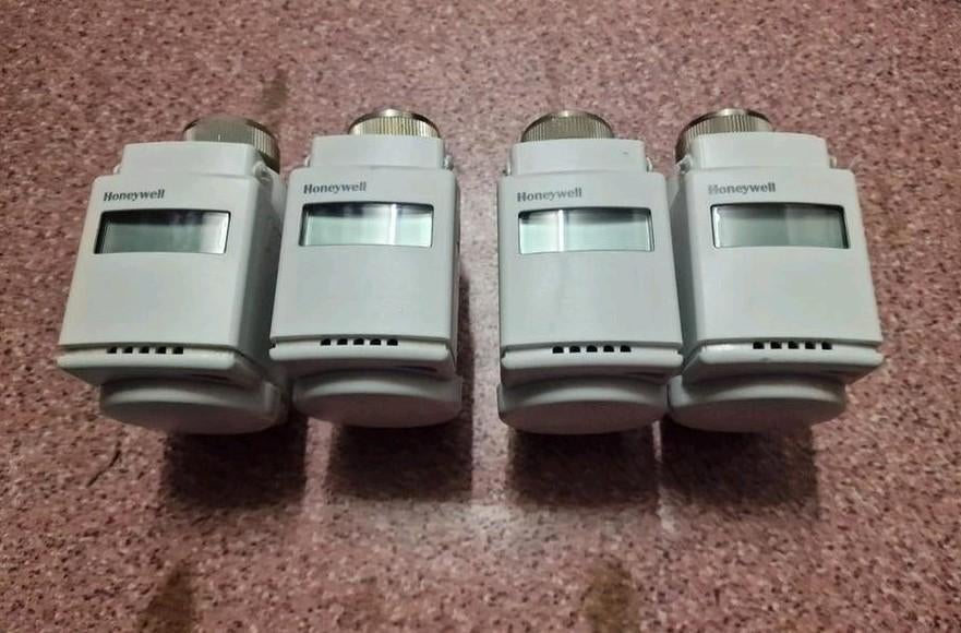Honeywell HR80 4 stuks, Ophalen of Verzenden, Slimme thermostaat, Zo goed als nieuw
