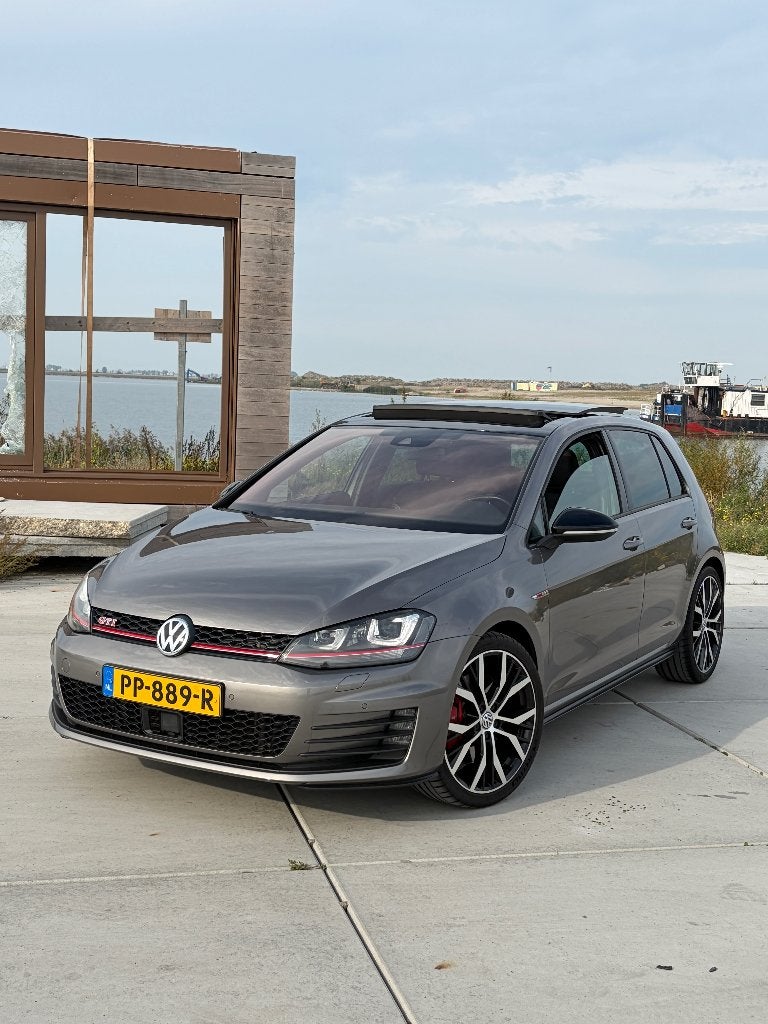 Volkswagen Golf MK7 GTI Performance "40 years Golf", Dealer onderhouden, 4 cilinders, 1984 cc, Leder en Stof