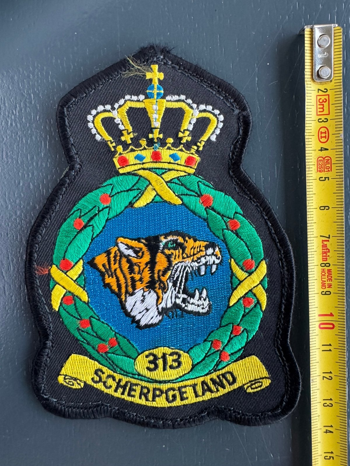 KLu RNLAF kroonembleem 313, Verzamelen, Militaria | Algemeen, Ophalen of Verzenden, Luchtmacht, Nederland, Embleem of Badge