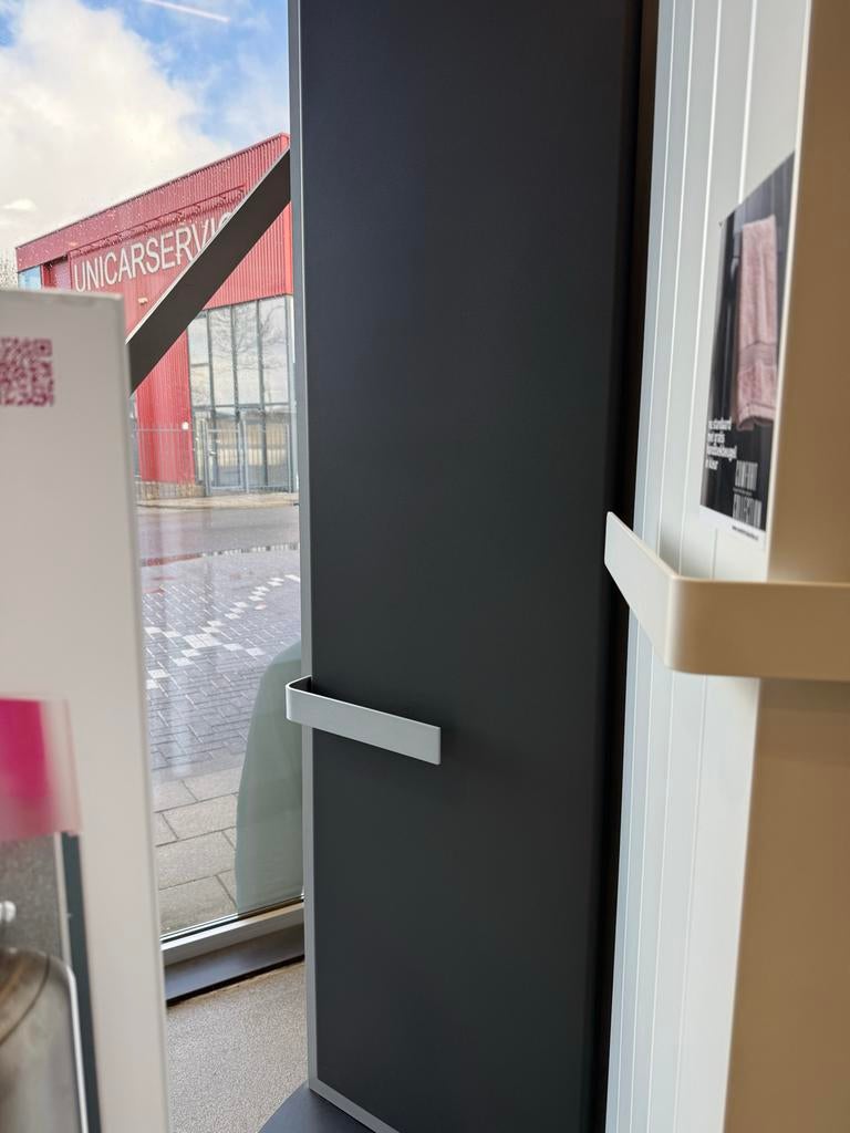 Showroommodel Vasvo niva Verticale Radiator Antraciet, Doe-het-zelf en Verbouw, Verwarming en Radiatoren, Zo goed als nieuw, Radiator