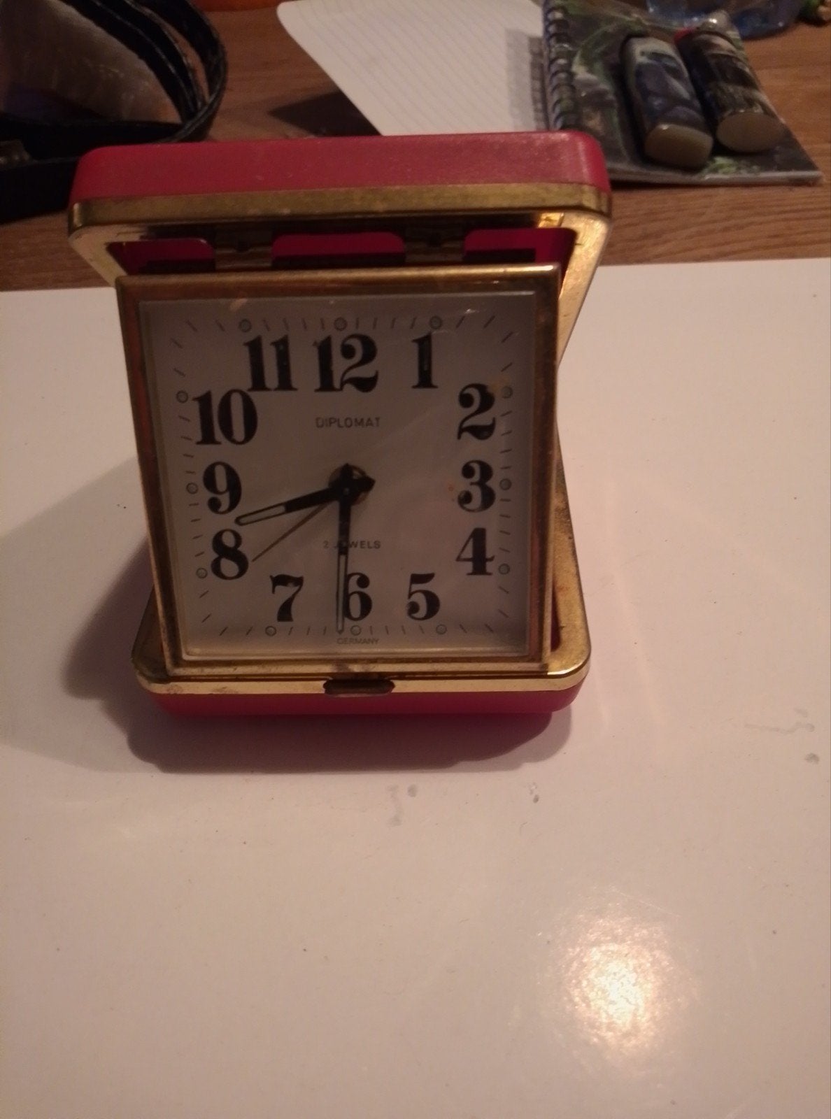 Vintage Diplomat reiswekker - Rood en goud, Ophalen of Verzenden