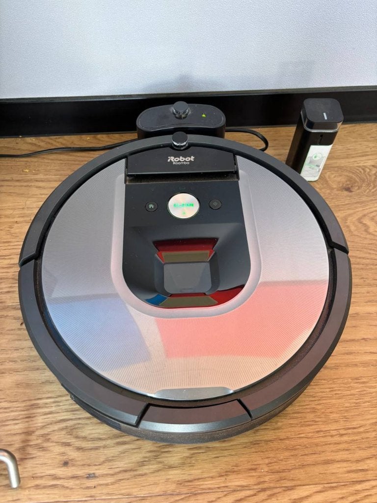 iRobot Roomba 960 robotstofzuiger + laadstation, Ophalen, Gebruikt, IRobot, Robotstofzuiger