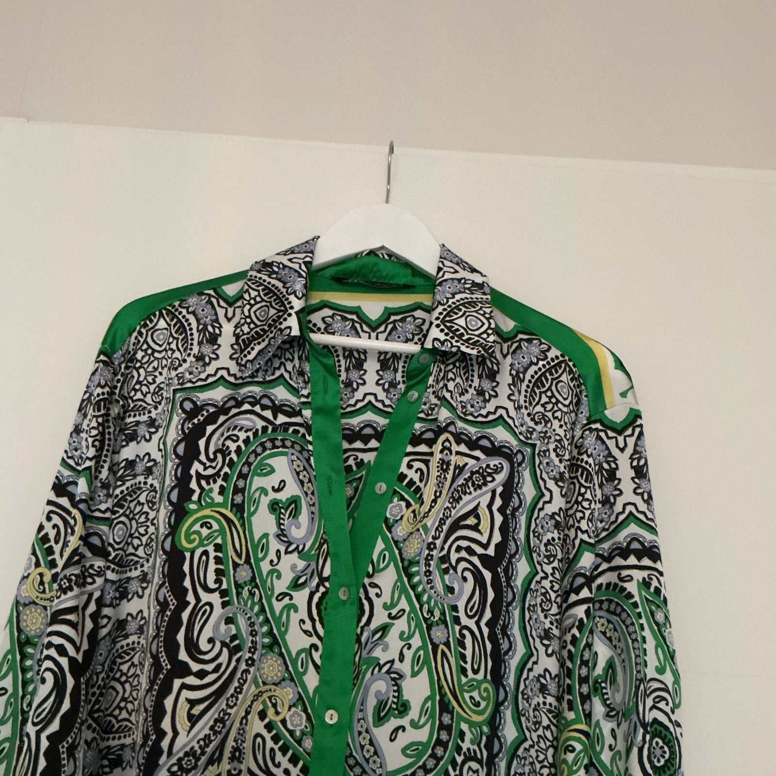 Zara Paisley Blouse Groen/Zwart/Wit Maat M, Ophalen of Verzenden, Zo goed als nieuw, Maat 38/40 (M), Meerkleurig