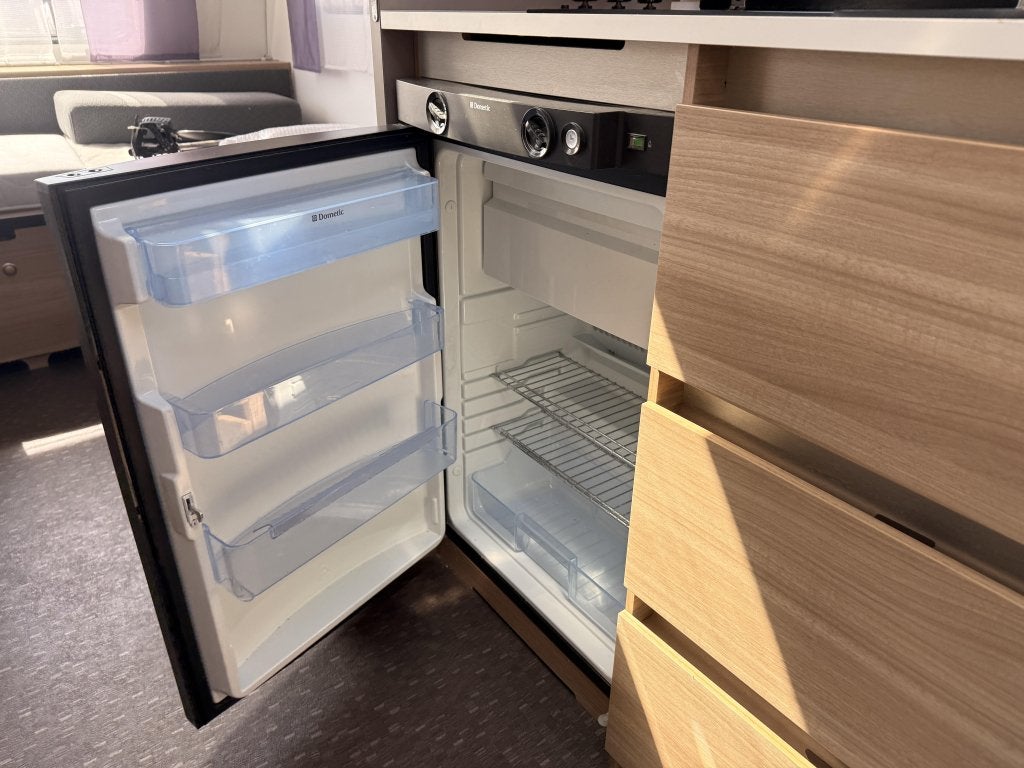 Adria Altea 472 LU met truma mover en fietsendrager, Schokbreker, Bedrijf, Treinzit, Adria