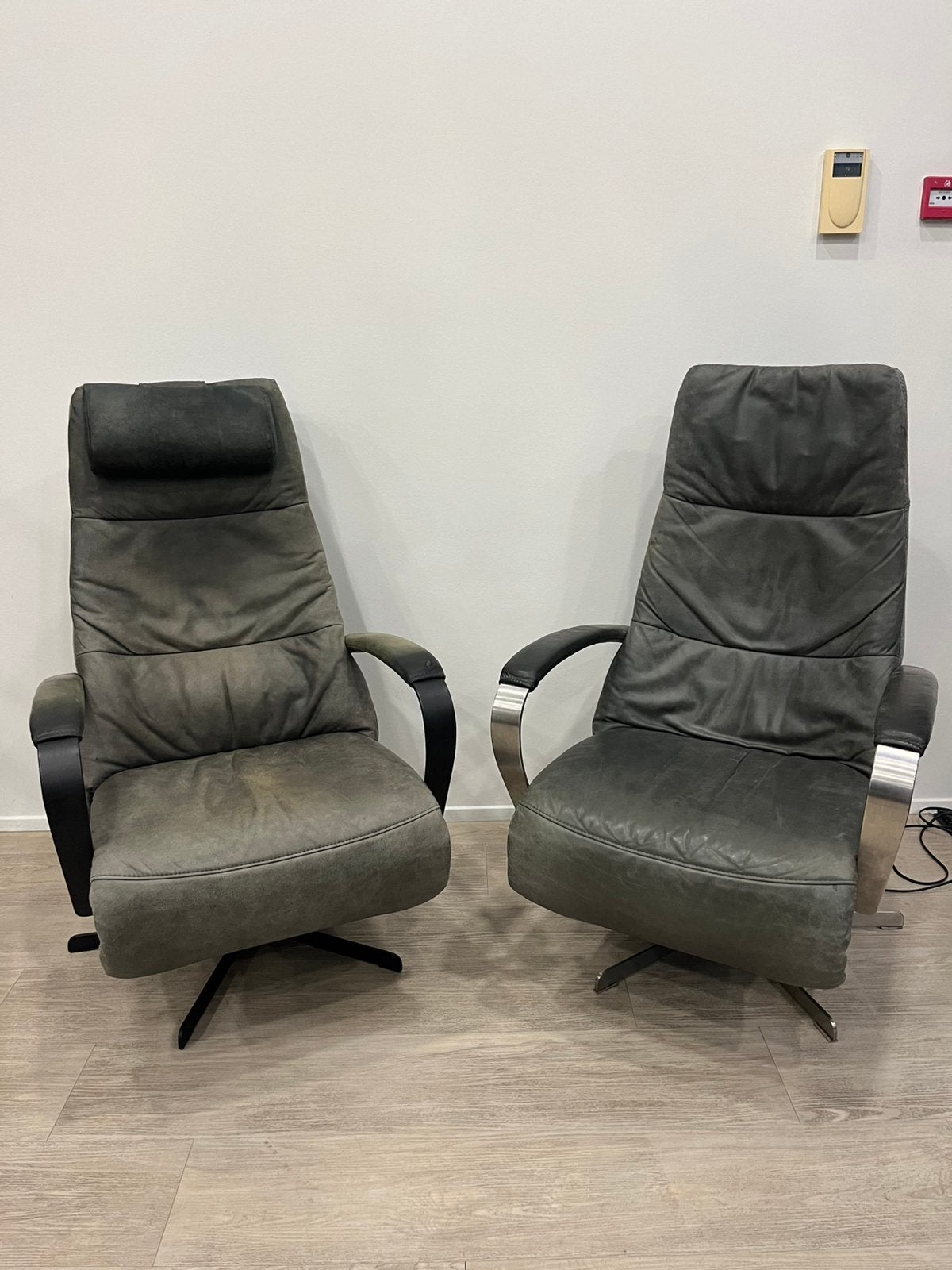 2 Prominent Humberto E100 Groen/Grijs Relaxfauteuil Sta-op L, Ophalen, Minder dan 75 cm, Zo goed als nieuw, Stof