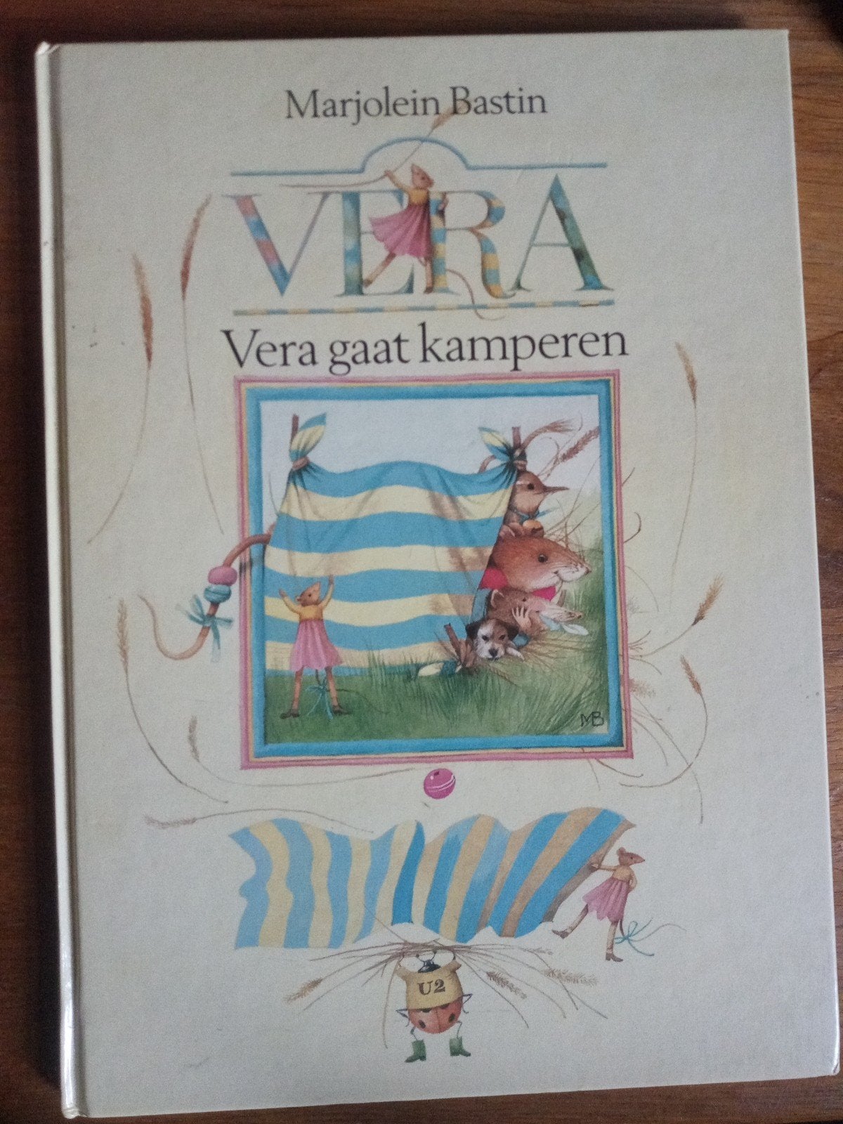 Boek Vera de Muis gaat kamperen isbn 9024647738, Ophalen of Verzenden, Gelezen, Marjolein Bastin