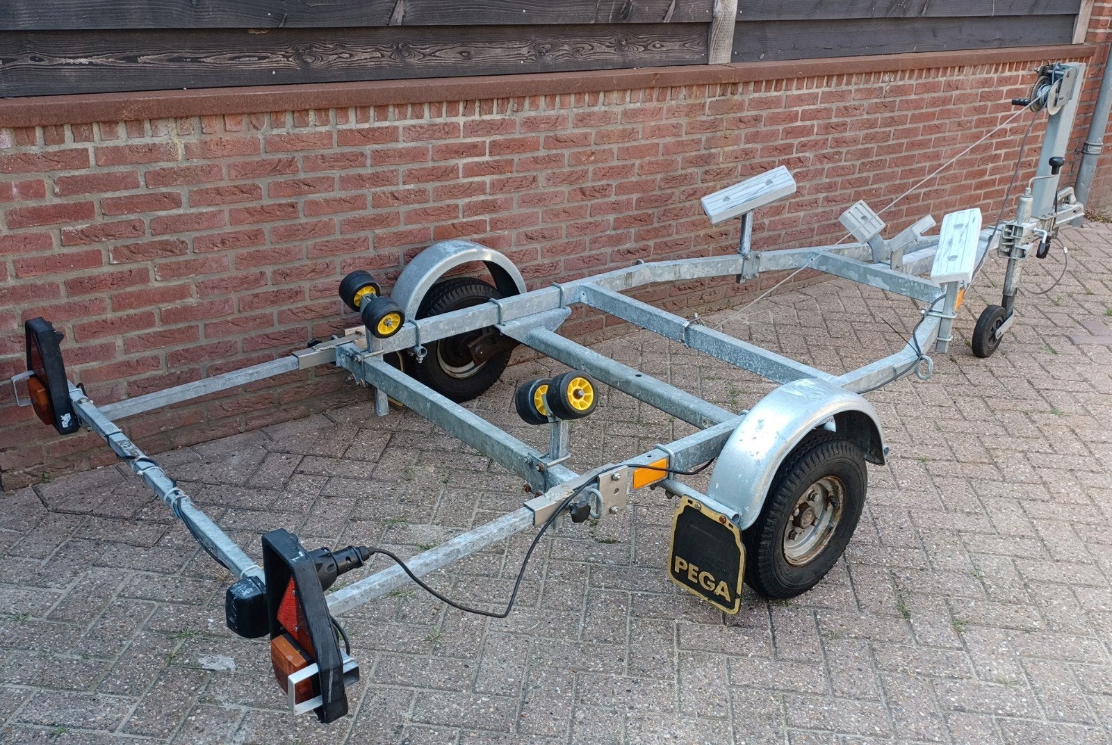 Pega Comfort Boot Boottrailer Trailer verzinkt met lier, Watersport en Boten, Boottrailers, Gebruikt, Minder dan 6 meter, Verstelbare verlichting