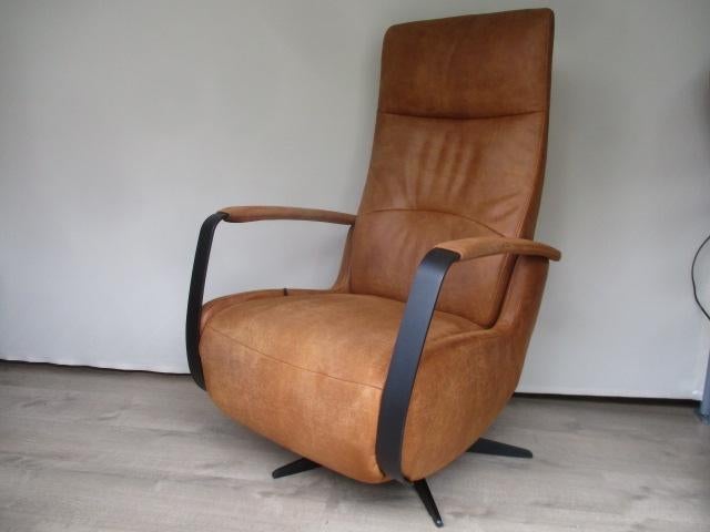 NIEUWSTAAT Gealux design relax fauteuil stof cognac medium, Huis en Inrichting, Fauteuils, Ophalen, 75 tot 100 cm, Zo goed als nieuw