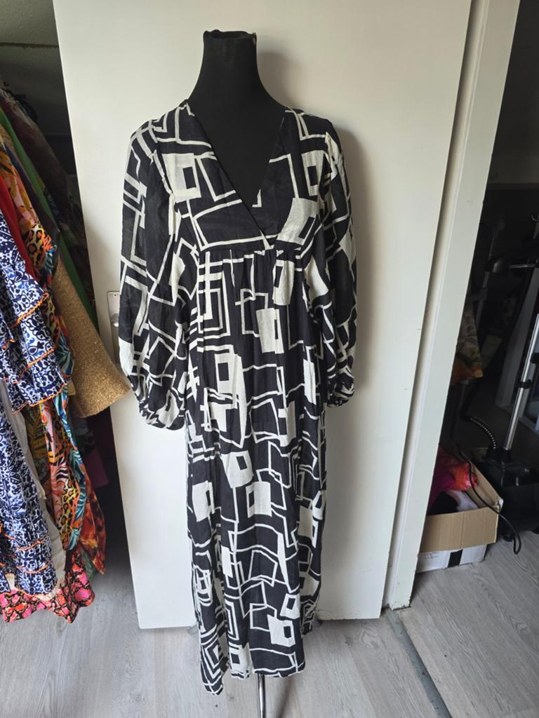 Dames jurk van nukus, Kleding | Dames, Ophalen of Verzenden, Zo goed als nieuw, Maat 38/40 (M), Onder de knie
