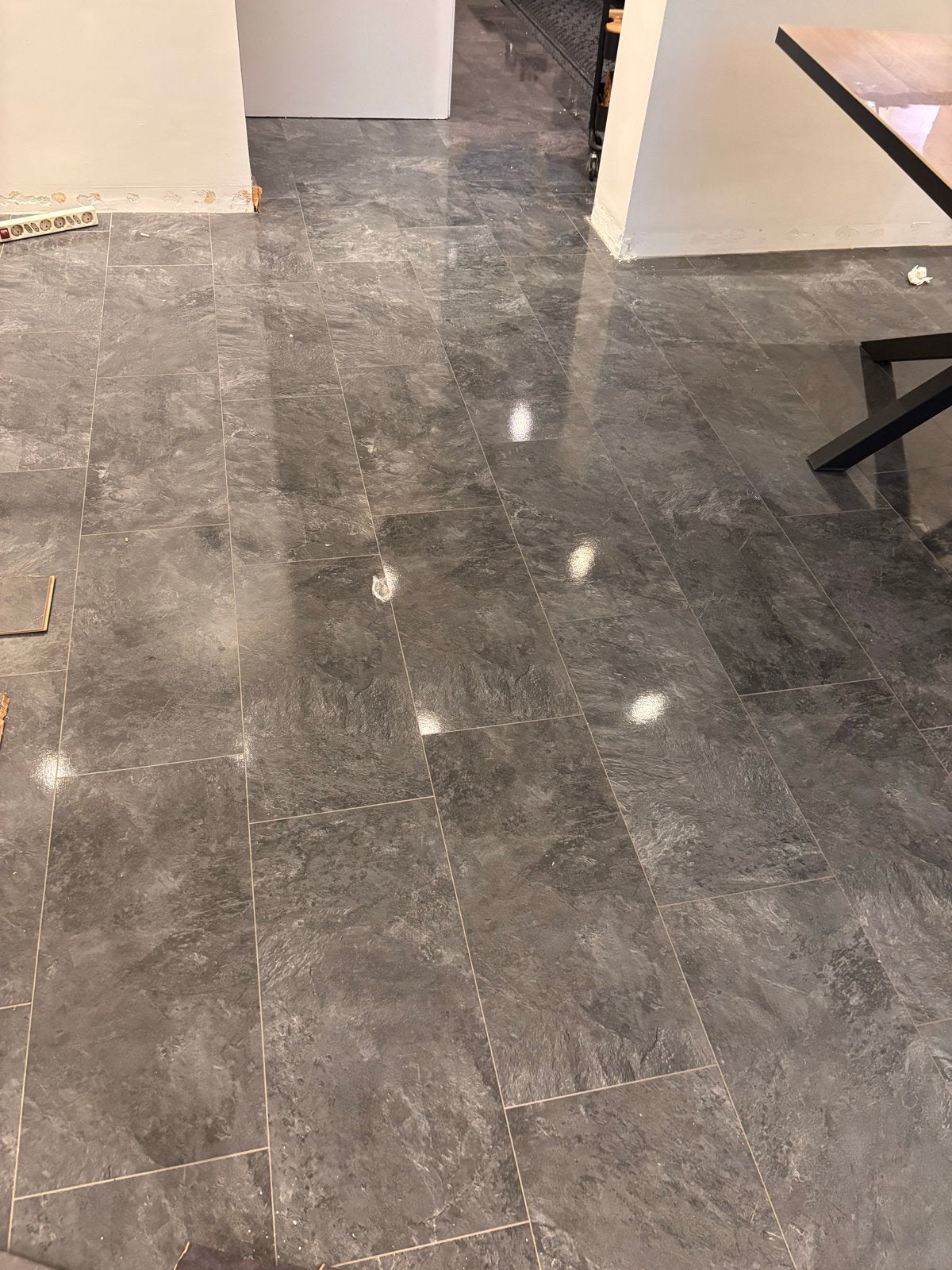 Gratis af te halen: Donkergrijs laminaat, Gebruikt, 50 tot 150 cm, Ophalen of Verzenden, 10 m² of meer