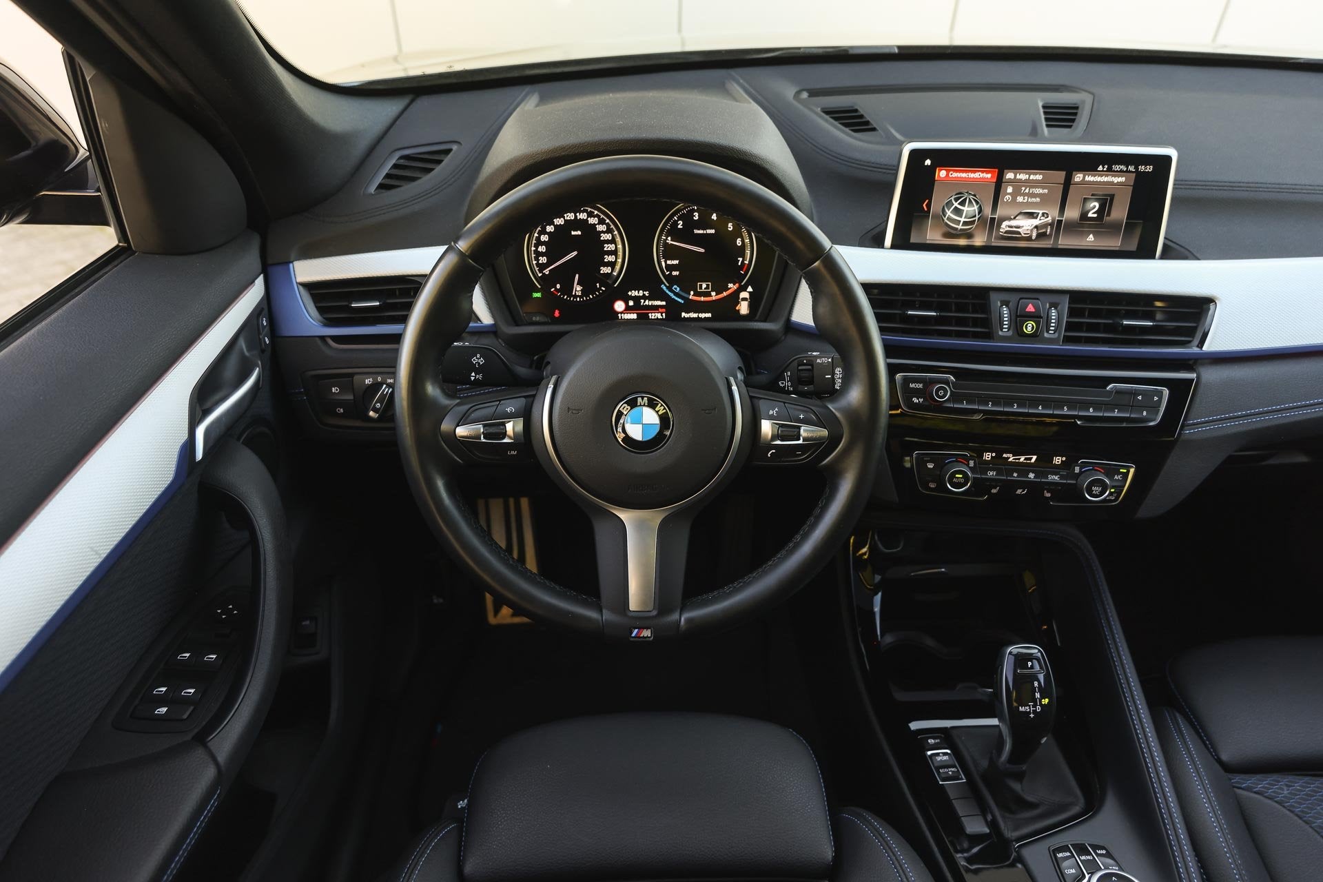 BMW X1 sDrive18i High Executive M Sport Automaat / Panoramad, Auto's, BMW, 12 maanden, Stof, Gebruikt, Zwart
