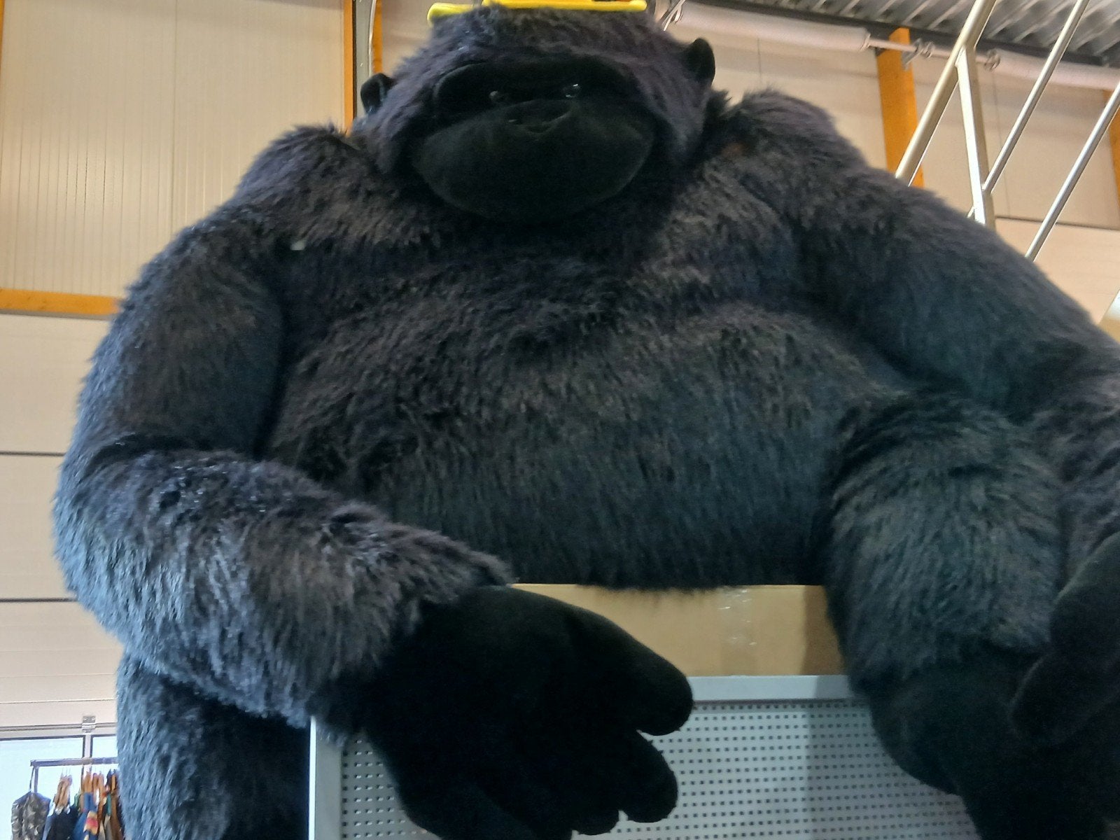super grote zwarte pluche gorilla zittend zo'n 1 meter hoog, Ophalen, Gebruikt, Overige karakters, Zwart