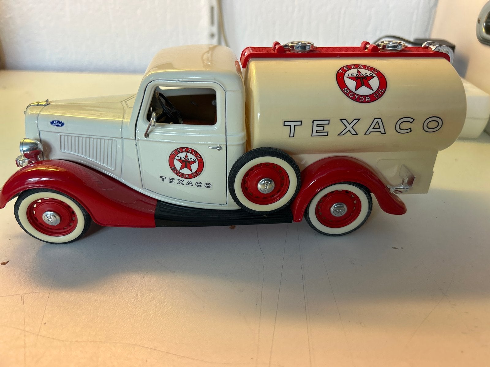 Solido Ford V8 Texaco Tankwagen Modelauto, Ophalen of Verzenden, Zo goed als nieuw