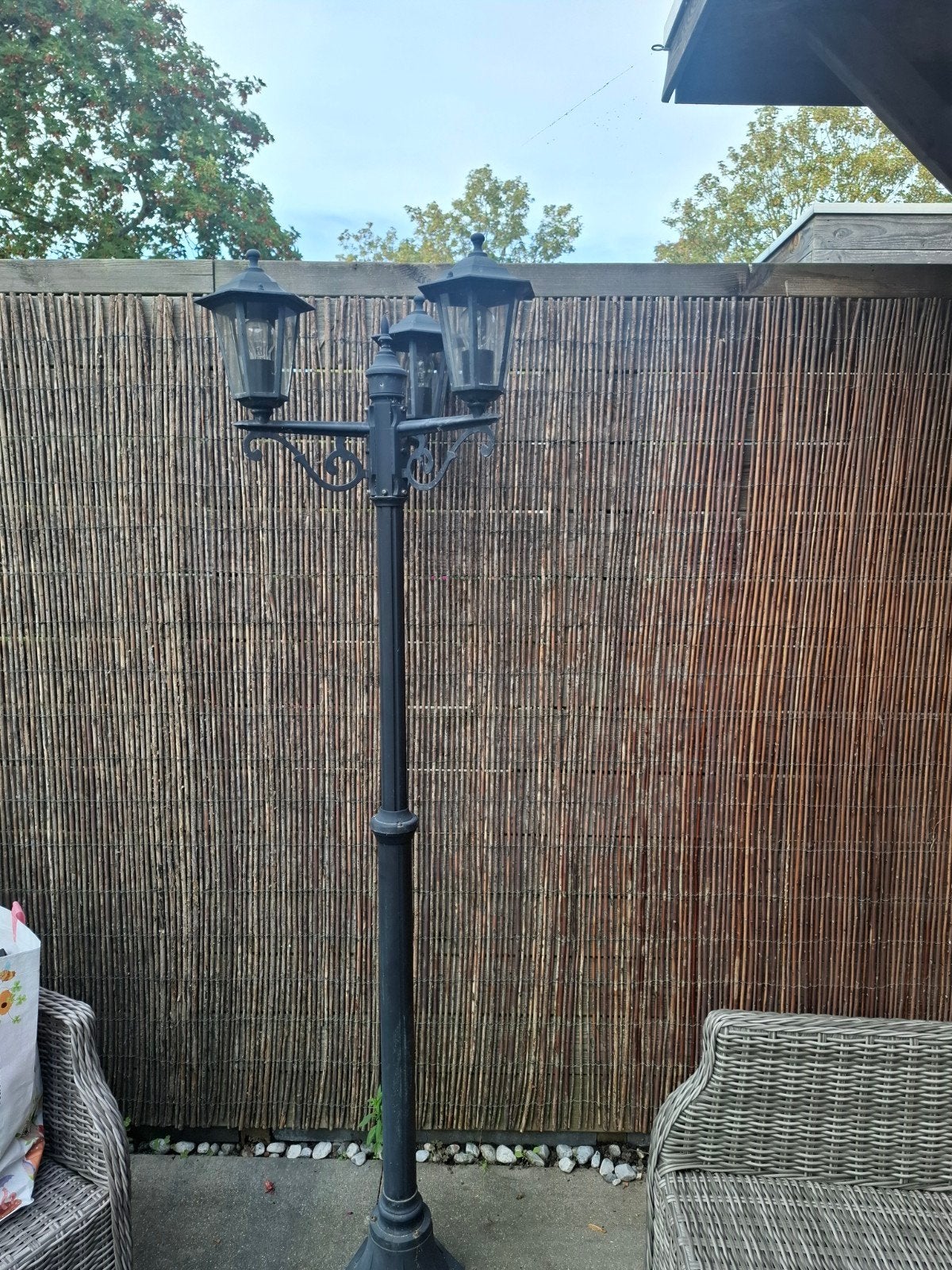 Klassieke antraciet buitenlamp op paal met 3 lantaarns, Tuin en Terras, Ophalen, Gebruikt, Minder dan 50 watt, Staande lamp
