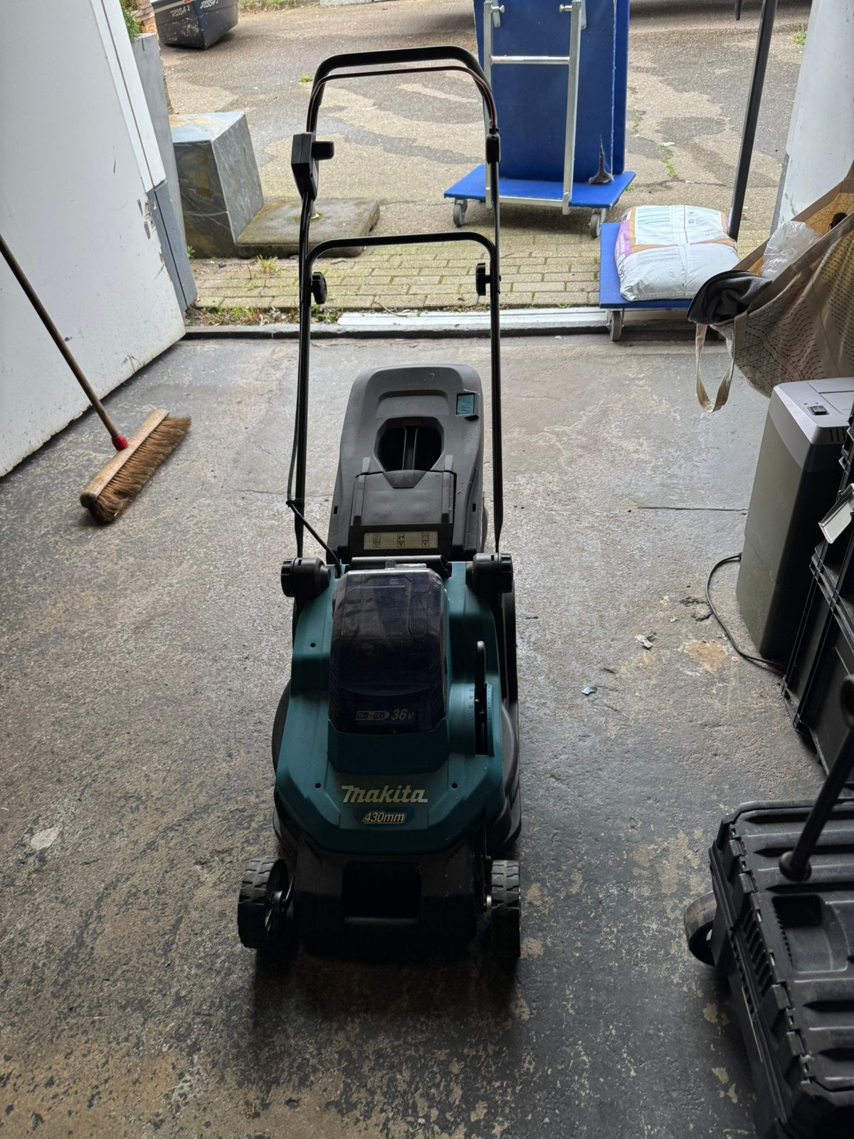 Makita DLM432Z 36V (2x 18V, Tuin en Terras, Ophalen, Zo goed als nieuw