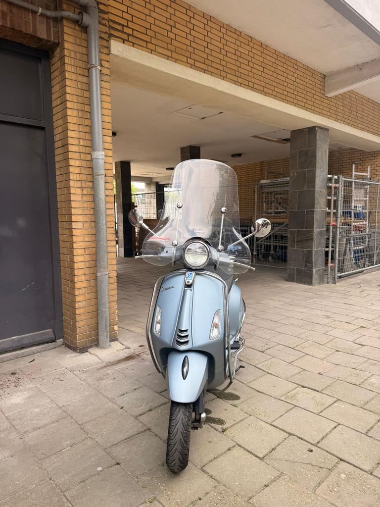 Vespa Primavera 2022 – Mat Blauw – In goede staat, Fietsen en Brommers, Scooters | Vespa, Ophalen, Gebruikt, Overige modellen