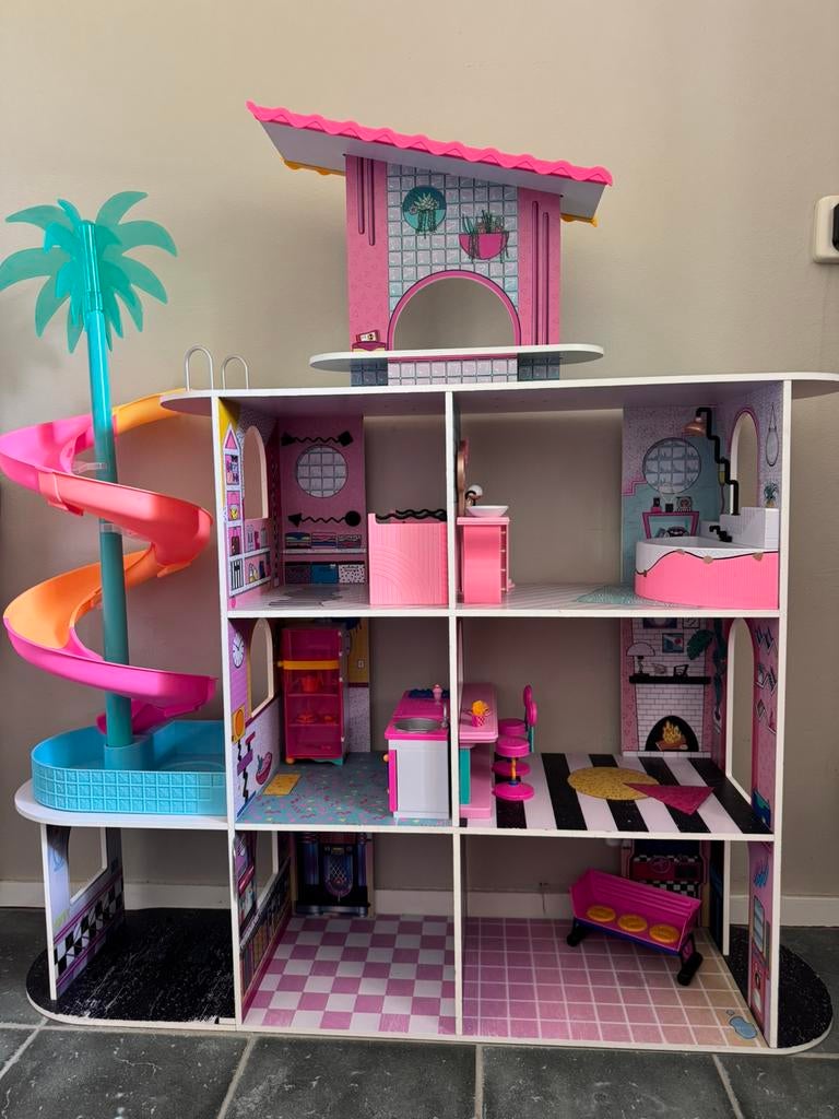L.O.L suprise poppenhuis met meubeltjes en heel veel extra’s, Ophalen, Zo goed als nieuw, Poppenhuis