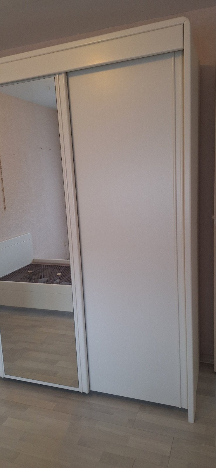 Witte kledingkast met spiegel en schuifdeuren, Huis en Inrichting, Kasten | Kledingkasten, Ophalen, 200 cm of meer, 150 tot 200 cm