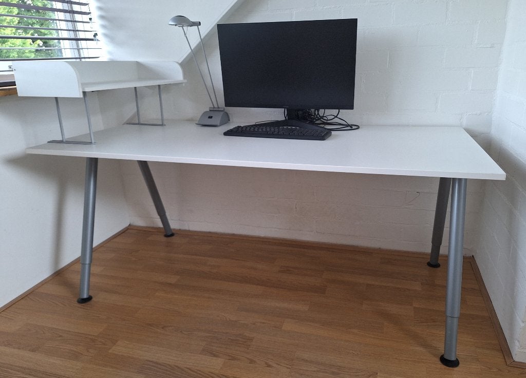 Ruim bureau incl. opzetstuk en comfortabele bureaustoel, Overige typen, 160 cm, Gebruikt, Spaanplaat of MDF