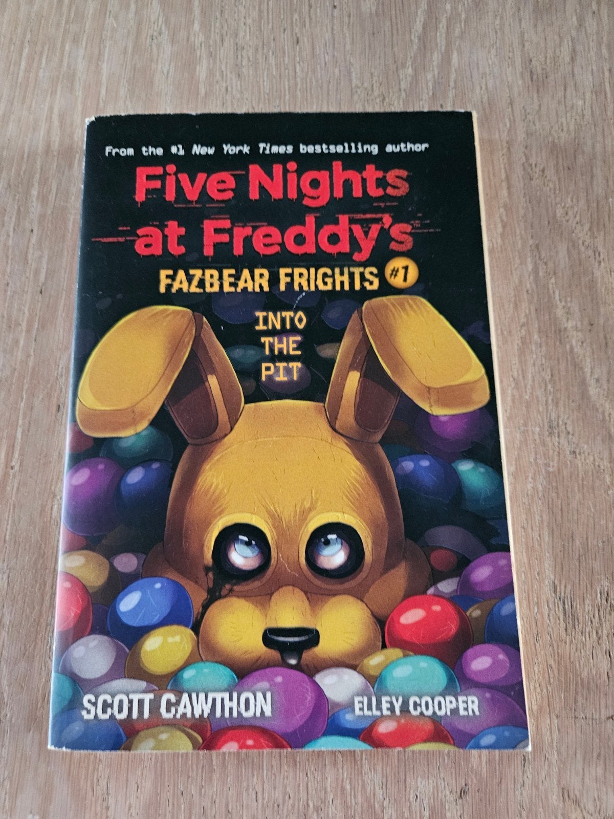 Five Nights at Freddy's: Fazbear Frights #1 - Into the Pit, Boeken, Ophalen of Verzenden, Zo goed als nieuw