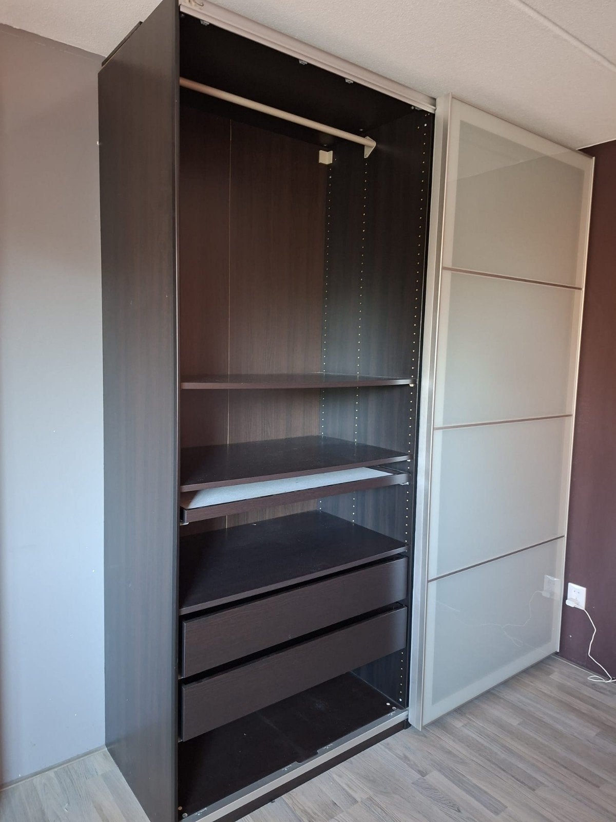 IKEA Pax kledingkast met schuifdeuren en lades, Modern, functioneel, 150 tot 200 cm, Zo goed als nieuw, 50 tot 75 cm