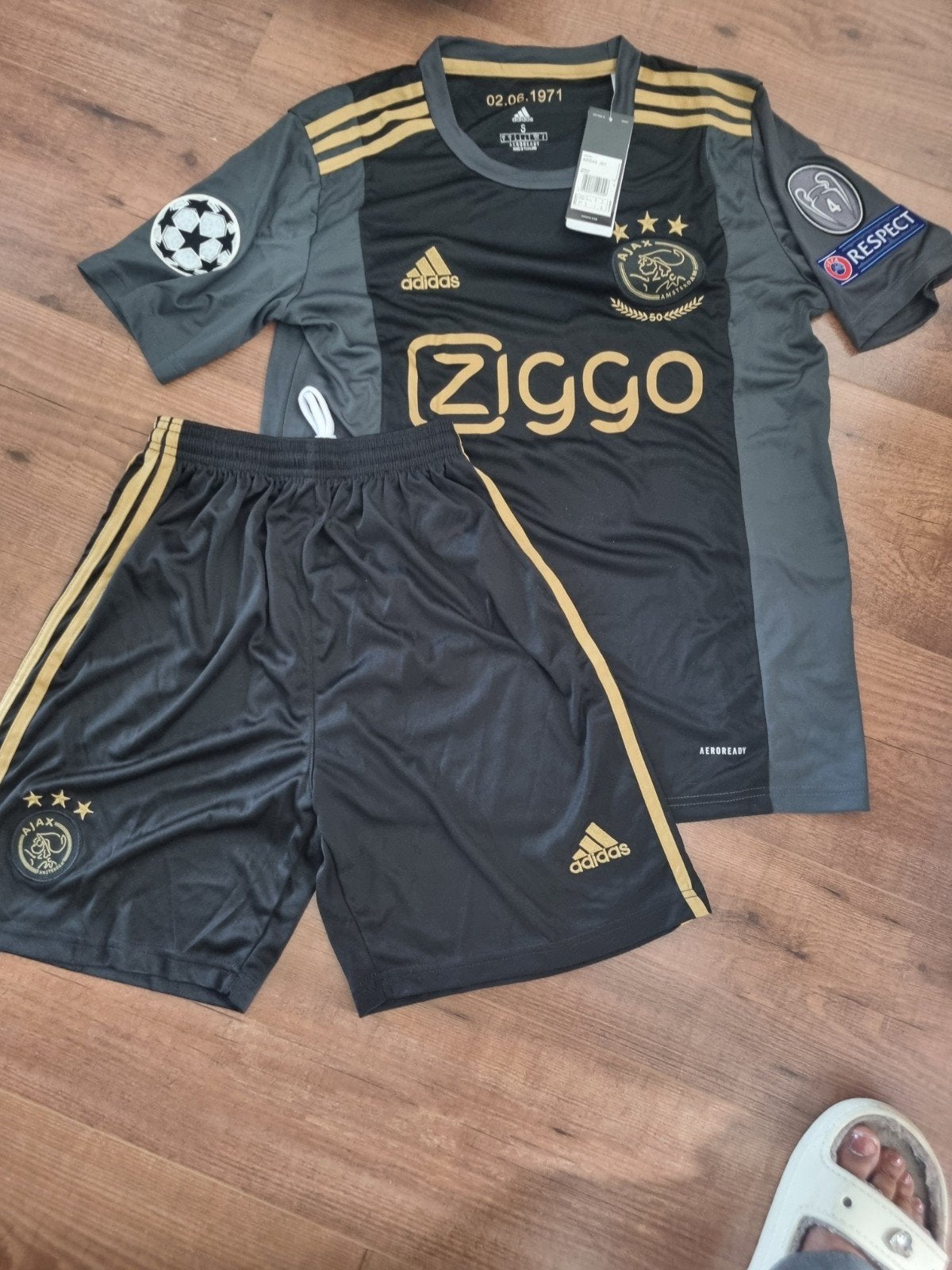 Ajax tenue voetbalset mt S zwart., Ophalen of Verzenden, Nieuw, Shirt