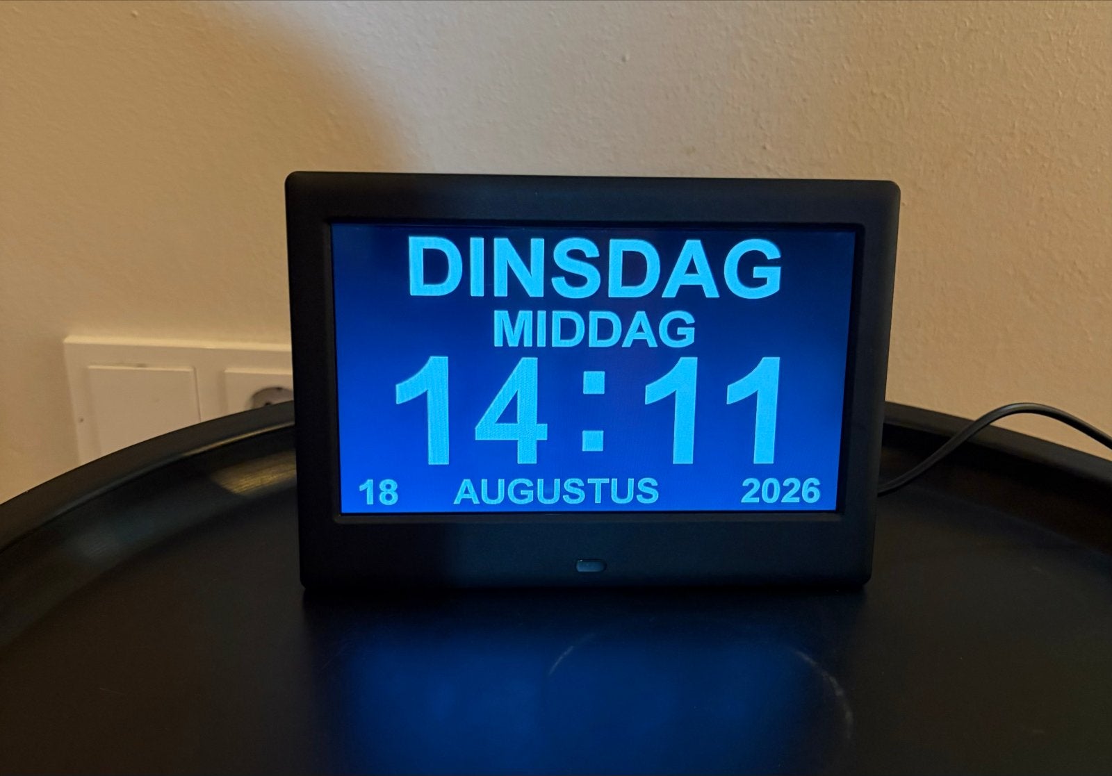 Digitale dementieklok/ouderenklok, Huis en Inrichting, Woonaccessoires | Klokken, Ophalen, Zo goed als nieuw, Tafelklok, Digitaal