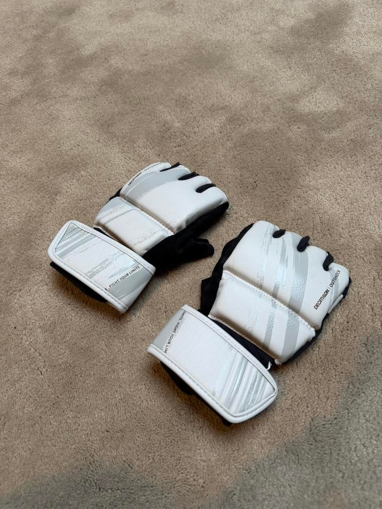 Decathlon outshock mma handschoenen, Ophalen, Zo goed als nieuw, Bokshandschoenen