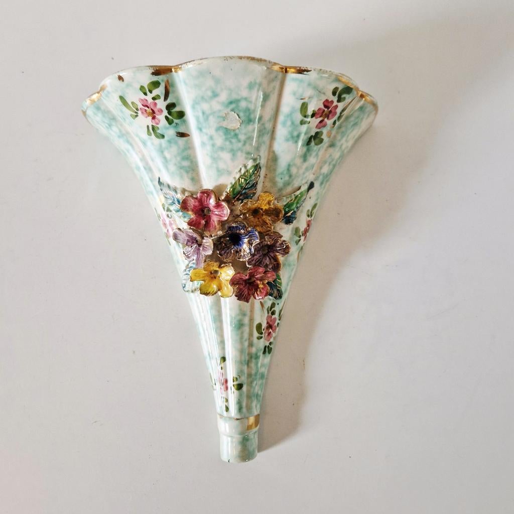 Nr2 antieke wandvaas wandpot porselein met bloemen 3d, Ophalen of Verzenden