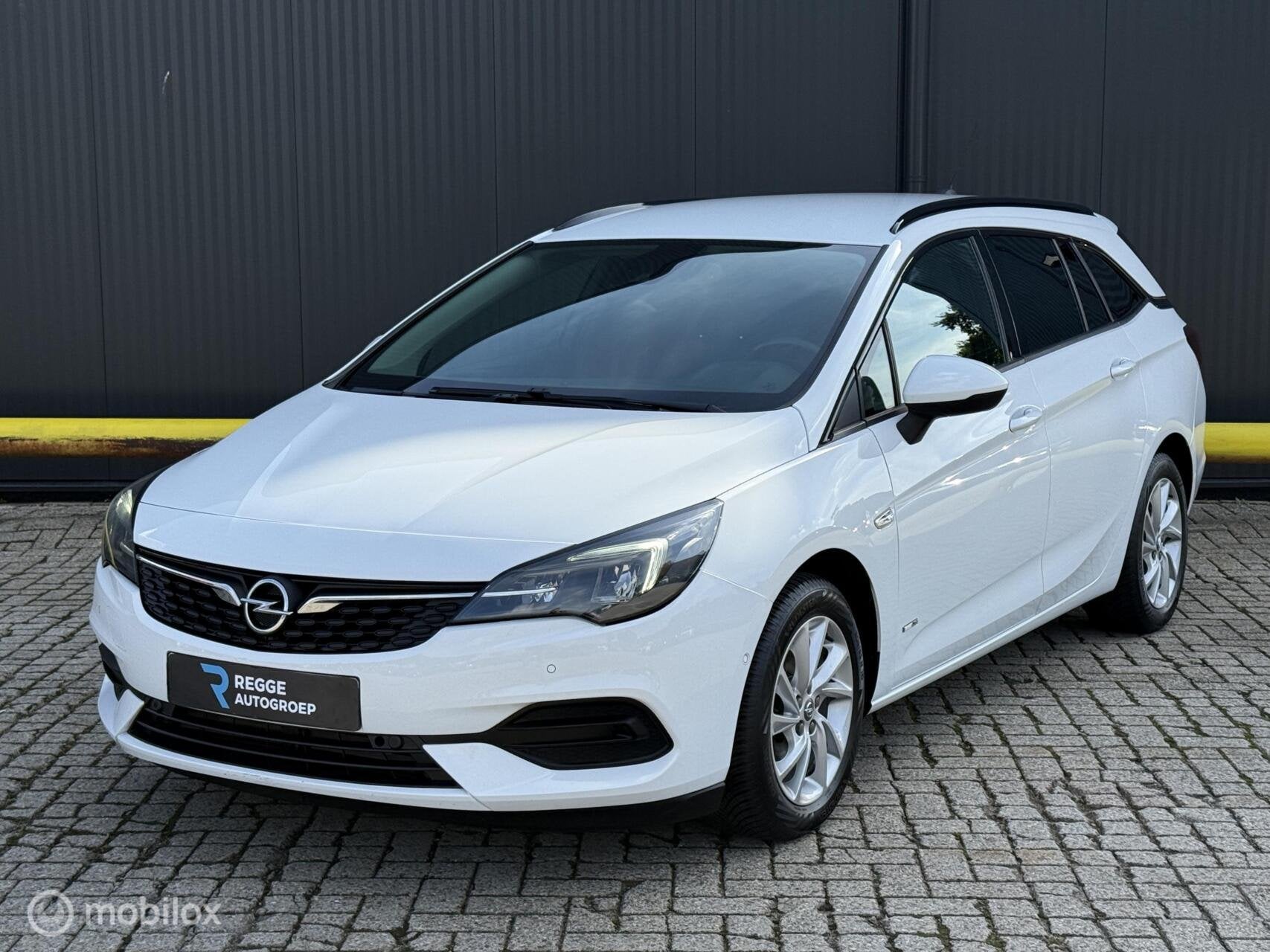 Opel Astra Sports Tourer 1.2 Edition TREKHAAK | NAVI, Voorwielaandrijving, Gebruikt, Euro 6, 1199 cc