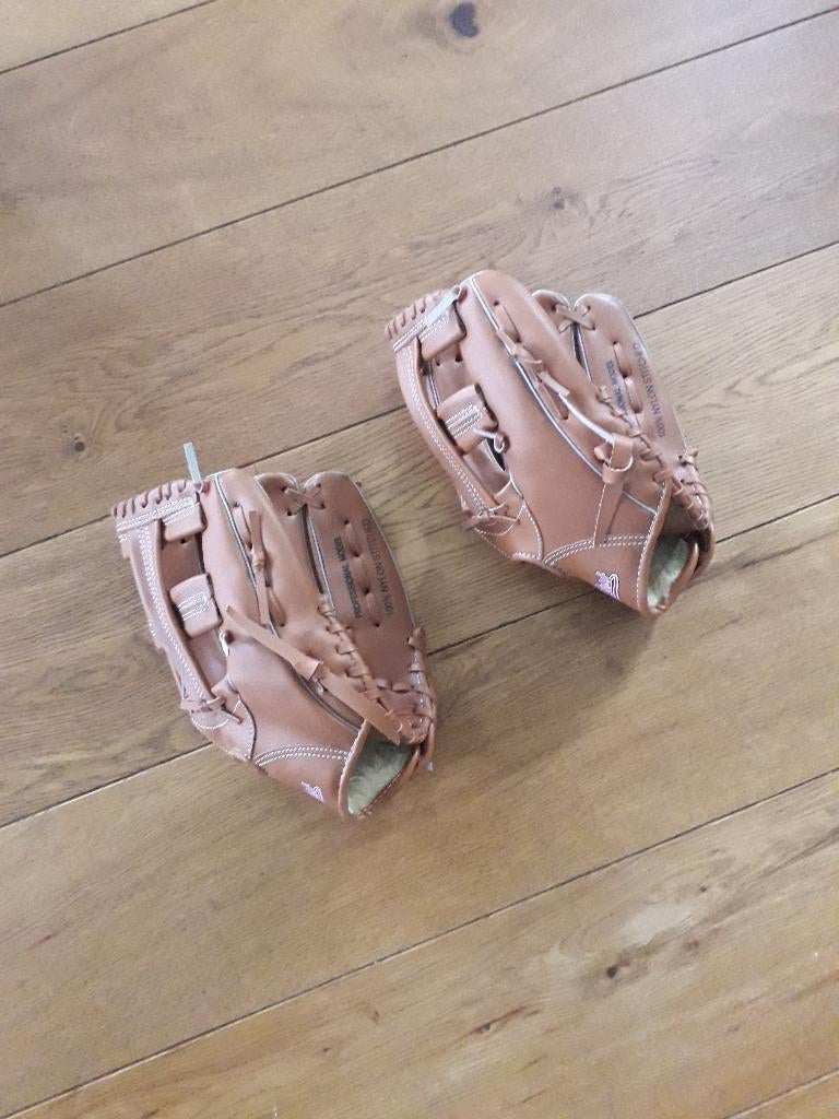 2 Mid West Honkbal Handschoenen in goede staat, Ophalen of Verzenden, Zo goed als nieuw, Honkbal, Handschoen
