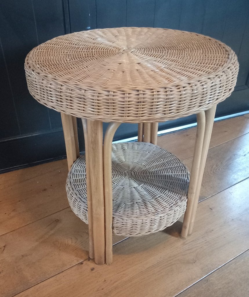Vintage rotan bijzettafel - 2 lagen, Huis en Inrichting, Minder dan 55 cm, Vintage boho stijl, Rond, Zo goed als nieuw