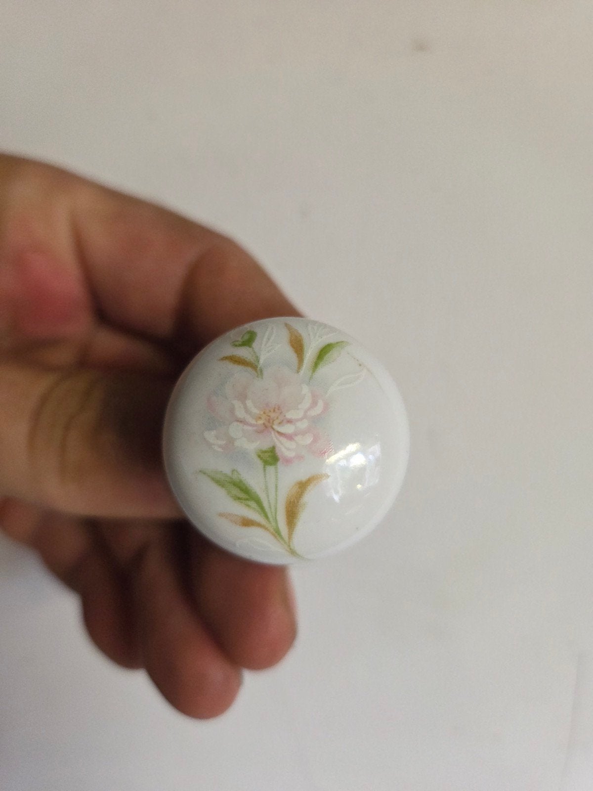 zeer leuke vintage kastknopjes met bloemmotief, Ophalen of Verzenden, Zo goed als nieuw, Brocante