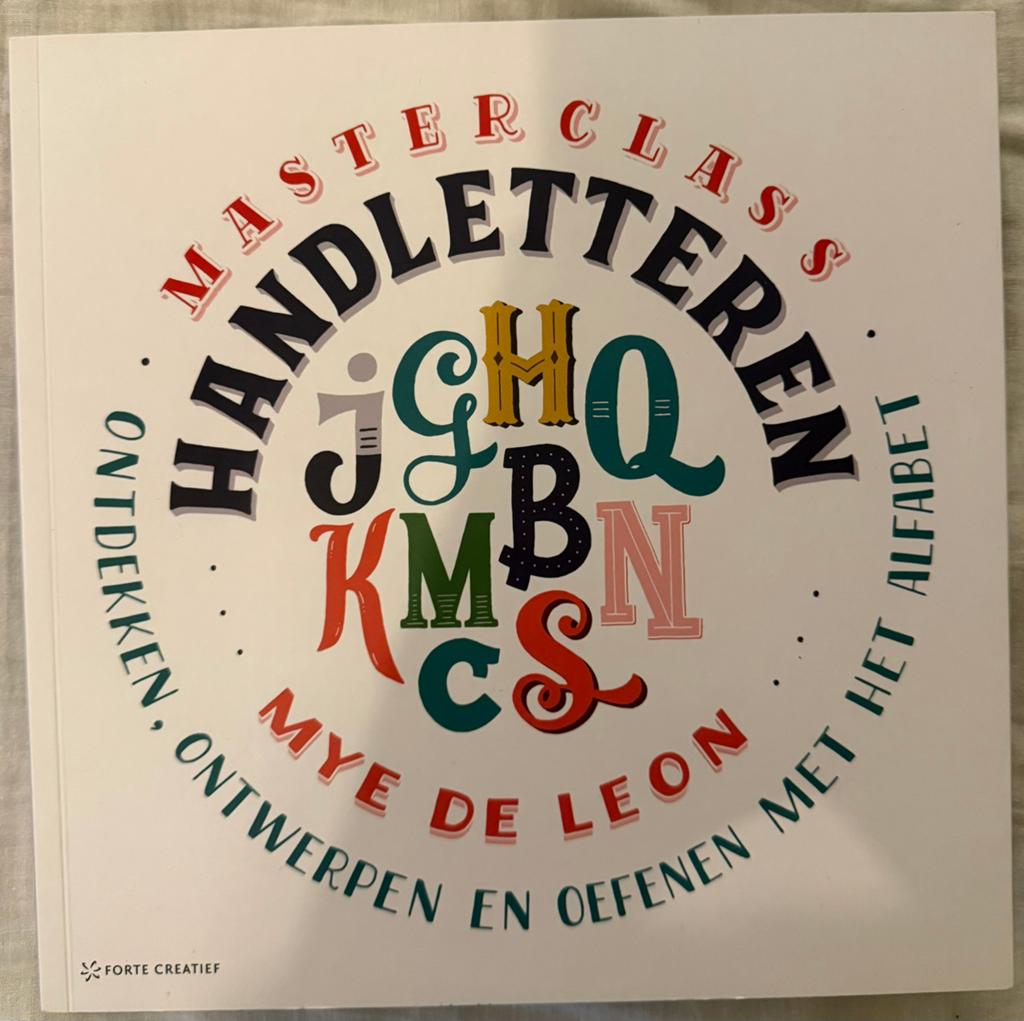 Masterclass Handletteren boek, Ophalen of Verzenden, Nieuw, Papier, Schets- of Tekenboek