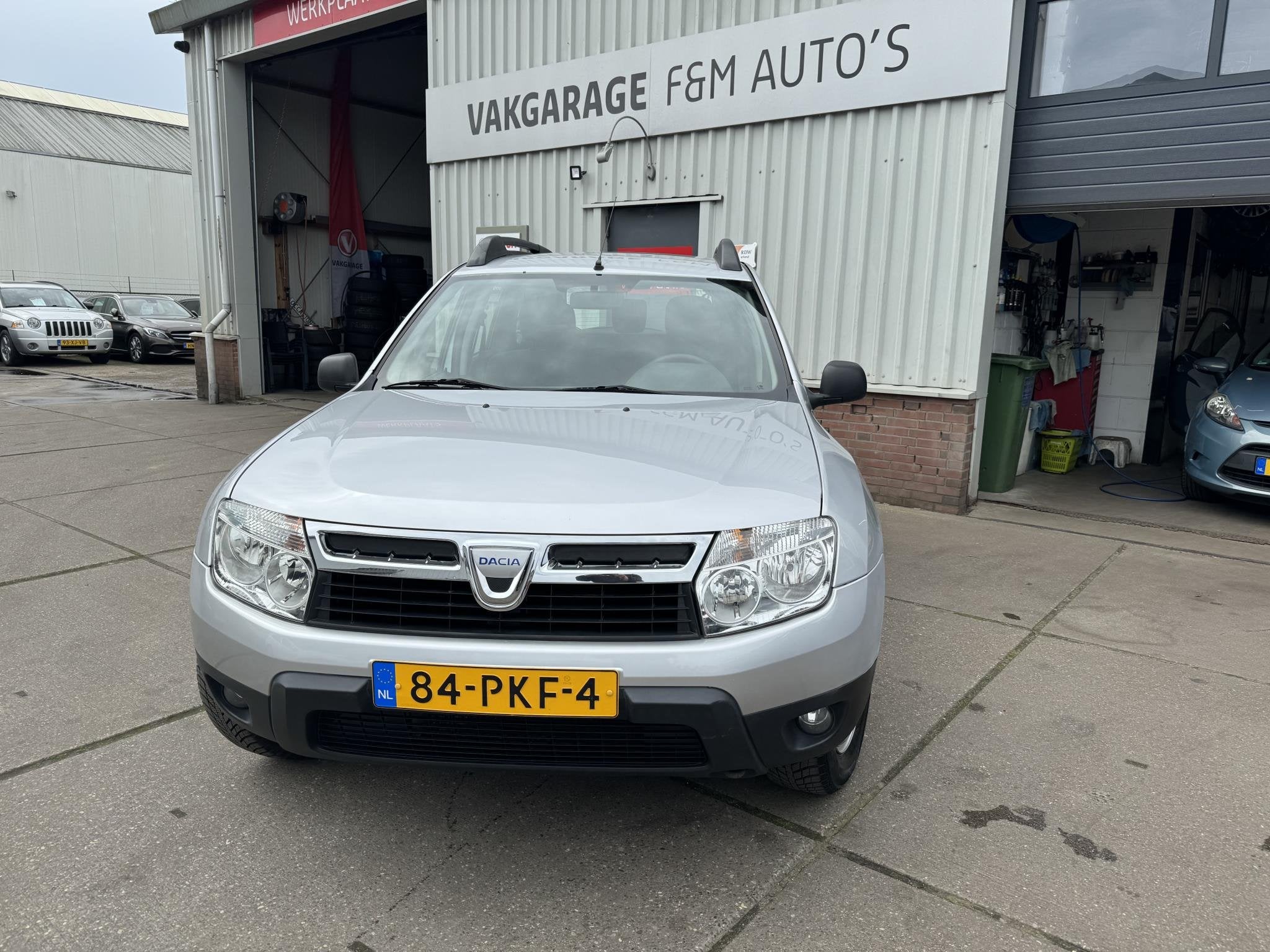 Dacia Duster 1.6 Lauréate 2wd Airco, radio, trekhaak, Voorwielaandrijving, Euro 5, Stof, Gebruikt
