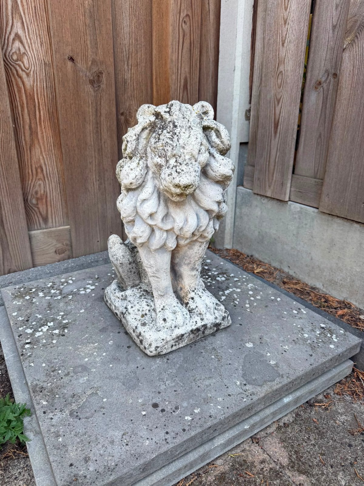 2x Vintage stenen leeuw tuinbeeld, Tuin en Terras, Tuinbeelden, Ophalen, Gebruikt, Beton, Dierenbeeld