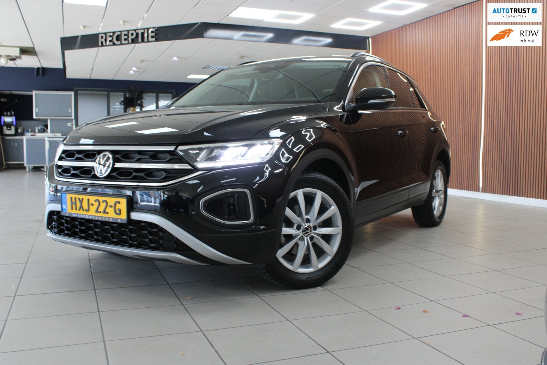 Volkswagen T-ROC 1.5 TSI Life Automaat | Airco | Adaptieve c, Auto's, Volkswagen, Stof, 4 cilinders, 150 pk, Zwart