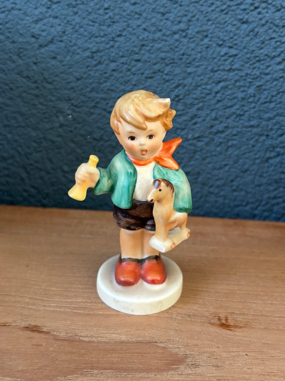 Hummel beeldje jongen met hobbelpaardje 239/C, Ophalen, Zo goed als nieuw