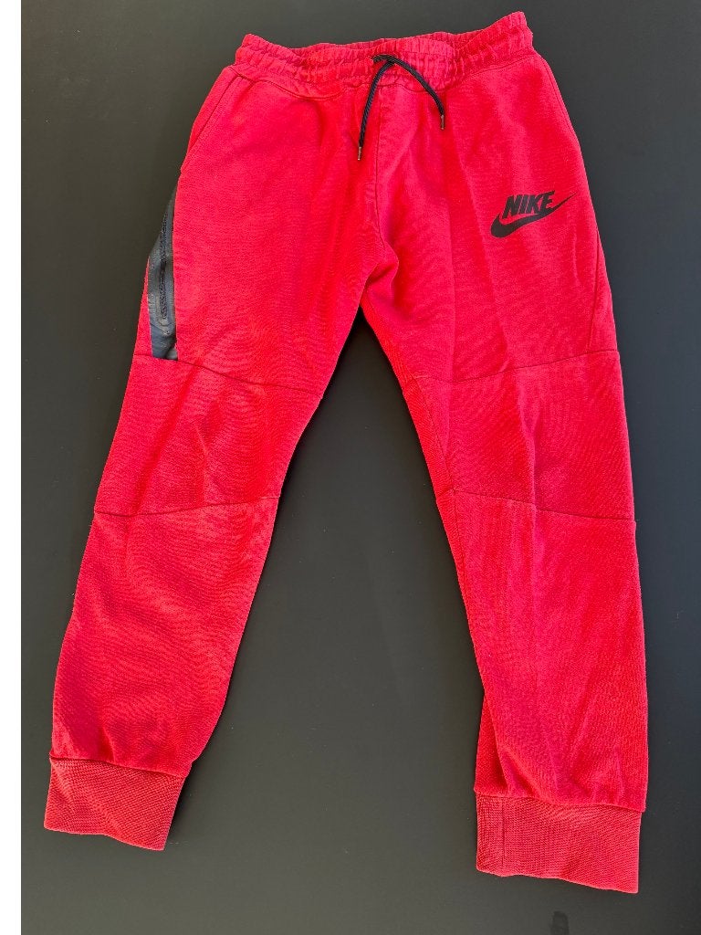Nike Tech Fleece broek University Red - 147-158cm (12-13 jr), Broek, Gebruikt, Ophalen of Verzenden, Nike