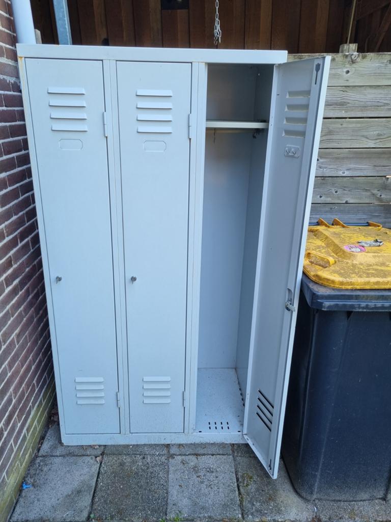 Lockerkast, Ophalen