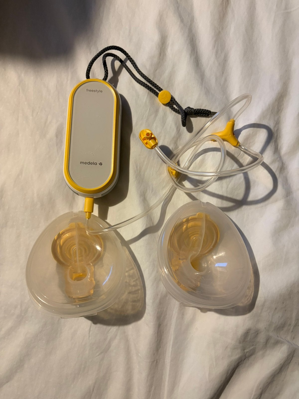 Medela freestyle handsfree kolf inclusief toebehoren, Kinderen en Baby's, Ophalen of Verzenden, Zo goed als nieuw, Borstkolf