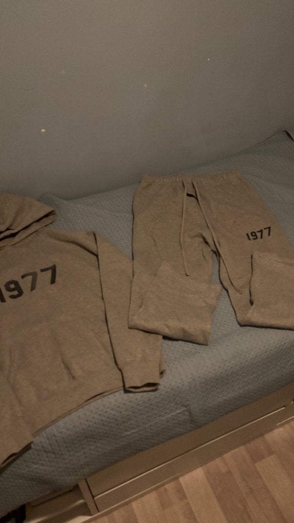 Essentials 1977 trainingspak grijs trui maat M broek maat L, Ophalen of Verzenden, Nieuw, Maat 48/50 (M)