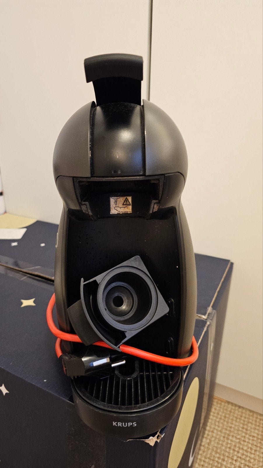 Dolce Gusto koffiezetapparaat - Compact en stijlvol, Koffiepads en cups, Gebruikt, Koffiemachine, Ophalen of Verzenden