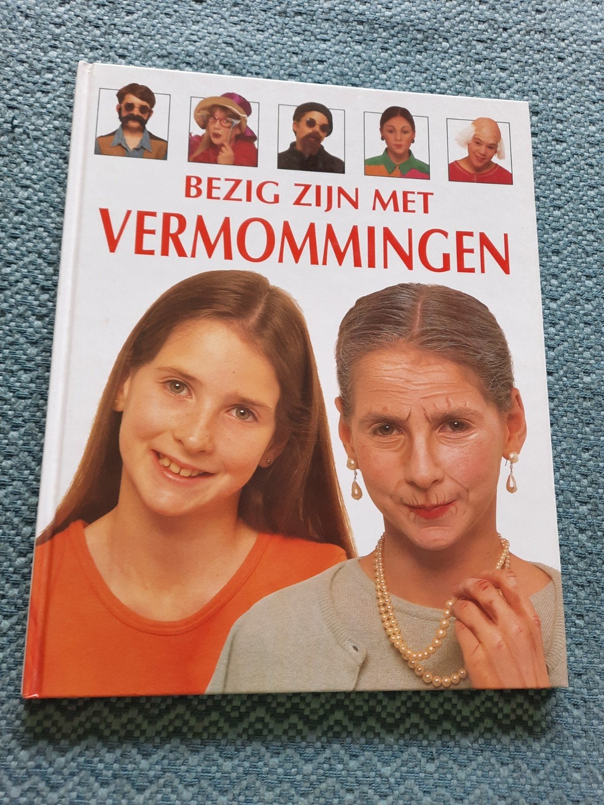 Bezig zijn met Vermommingen - Hardcover - Nieuwstaat, Ophalen of Verzenden, Zo goed als nieuw