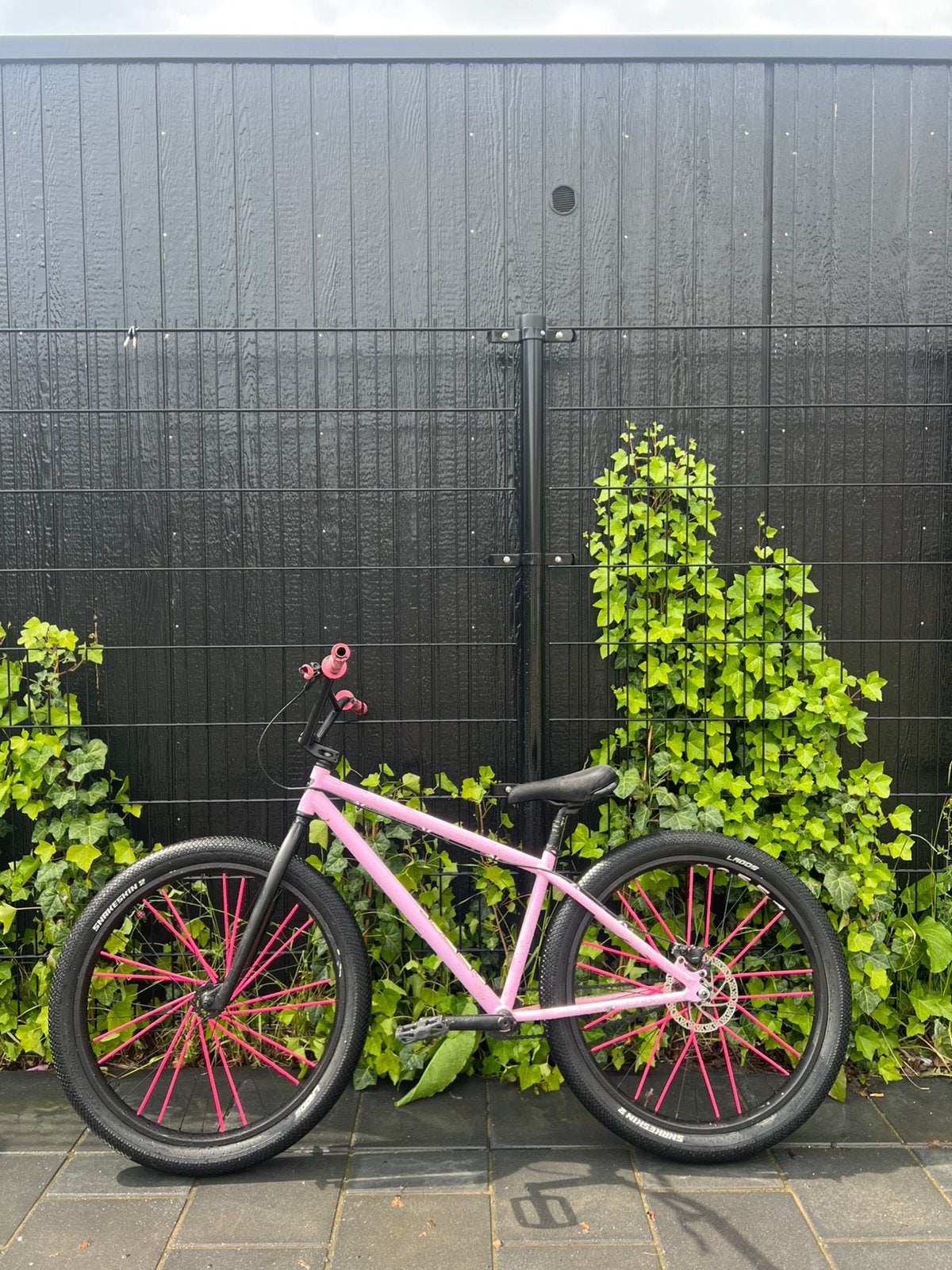 Roze maffia bomma, tandwiel en ketting vervangen, Fietsen en Brommers, Ophalen, Zo goed als nieuw, Schijfrem, Mafia Bikes