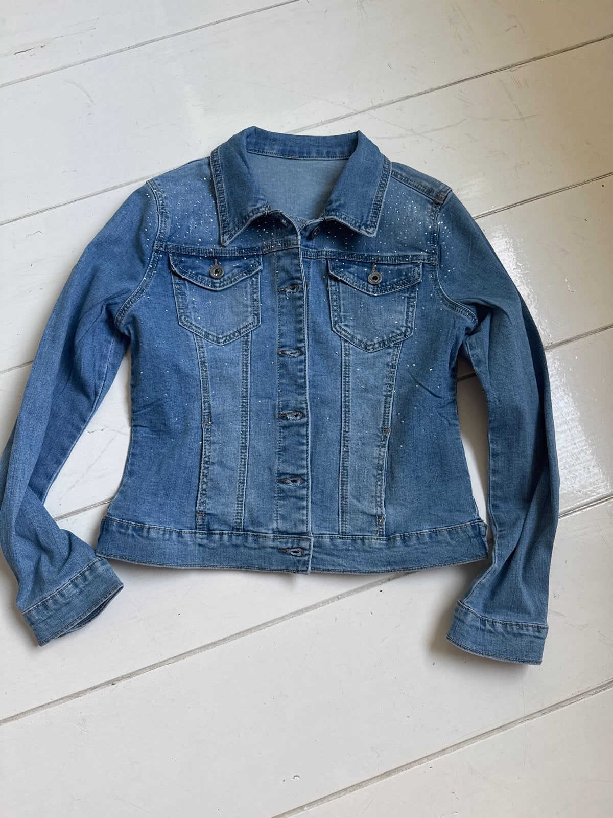 Trendy spijkerjasje met strass steentjes, Ophalen of Verzenden, Zo goed als nieuw, Maat 38/40 (M), Blauw